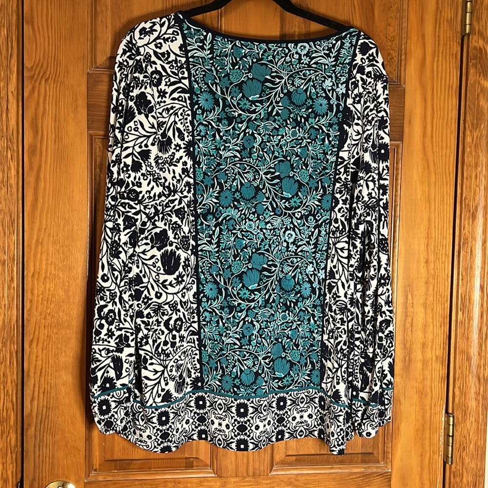 Women's Size 1X Susan Graver Printed Liquid Knit Top - Picture 8 of 9